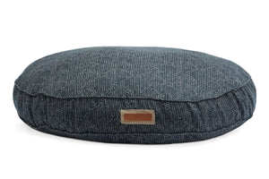 Round Pet Bed in Midnight Malamute.